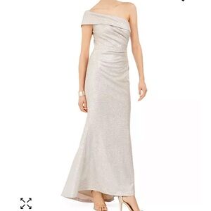 Eliza j metallic gown size 6